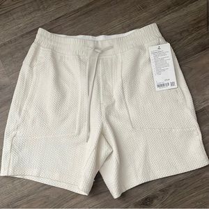 Lululemon At Ease Liner-less Large 7 Shorts
